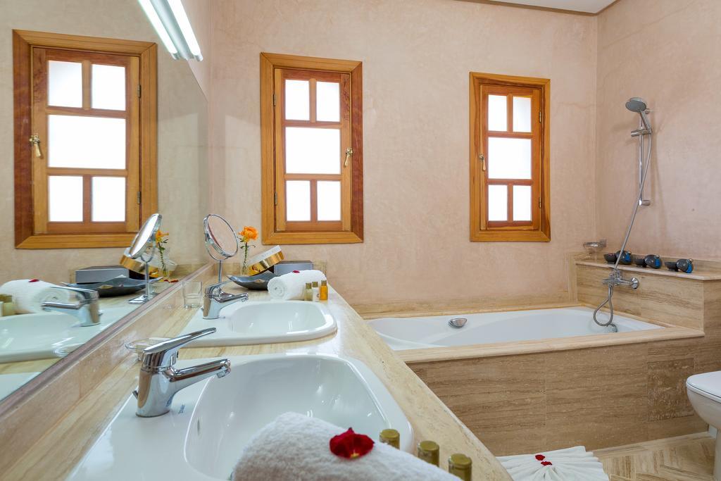 La Palmeraie De L'Atlas Ouled Jelal Luaran gambar